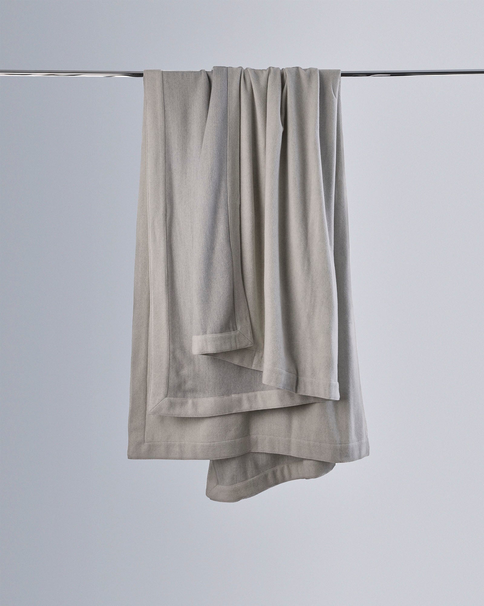 #Color_Silver-Grey